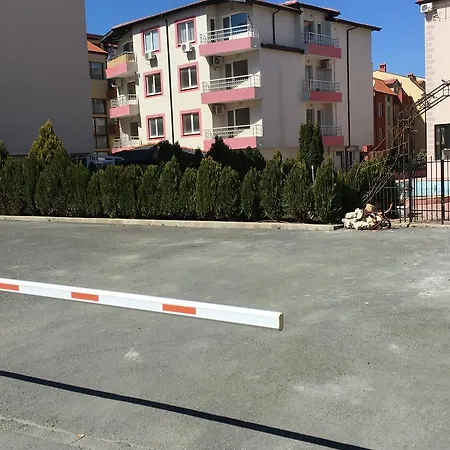 светла Несебър